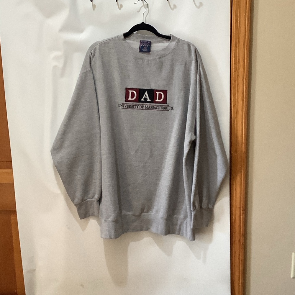 Vtg Gray University of Massachusetts Dad Crewneck sweatshirt